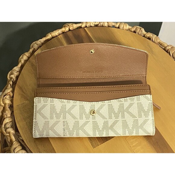 Michael Kors Mindy Carryall Leather Large Wallet (35T8GTZE3B) Vanilla Jetset - Picture 6 of 15